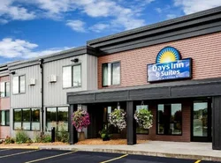 Days Inn & Suites by Wyndham Duluth by the Mall