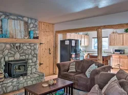 Cozy Mountain Cabin about 7 Mi to Heavenly Ski Resort!