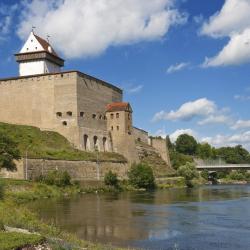 Narva Hotels Find