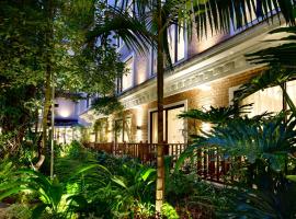 Hotel Thrive, A Tropical Courtyard Hotels Find