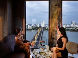 Moonlight Hotel SUITES & Spa - prime central location, Room with nice view on very high floor, City View, DRAGON Bridge View, Open all night Hotels Find
