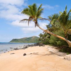 Efate Hotels Find
