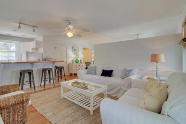 103 Carolina Boulevard - thumb 2