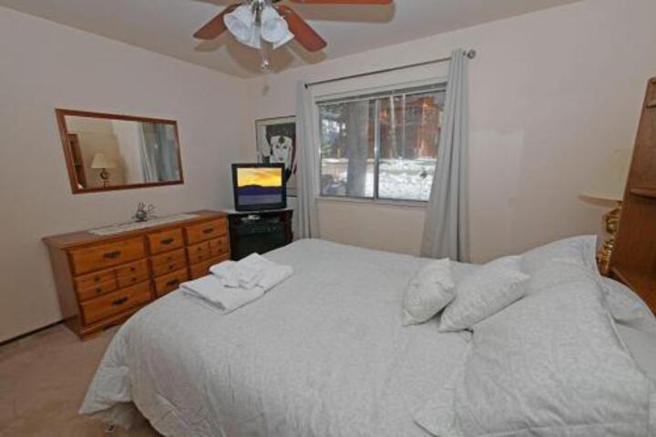 1140 Fairway Drive Home - thumb 2