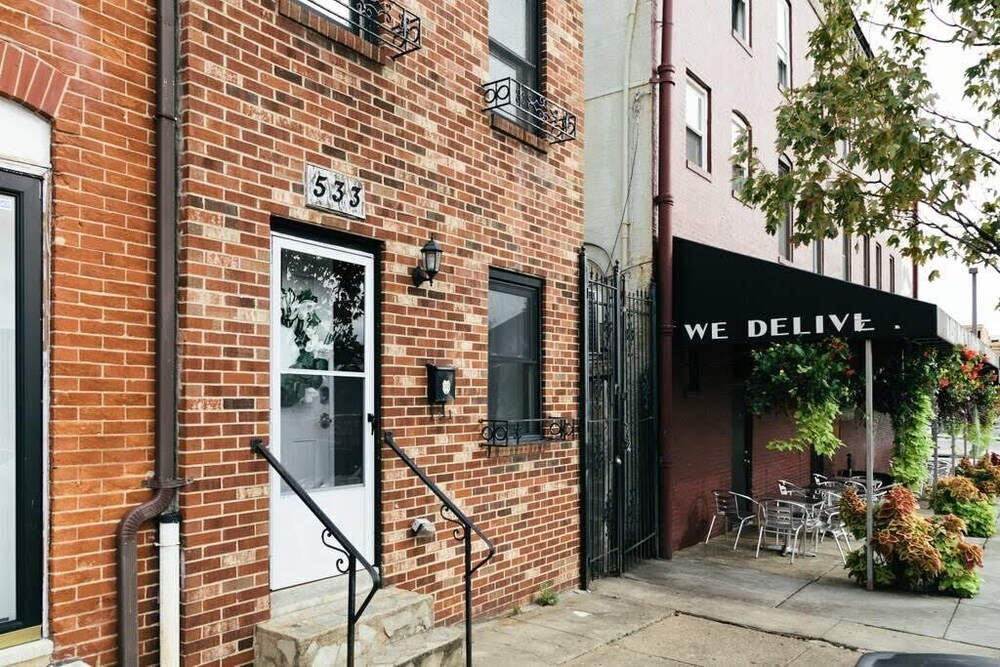 Charming Home In Premier Location Near Fells Point - thumb 0