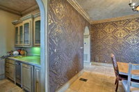 Lavish Denison Mansion on 124 Acres w / Indoor Pool