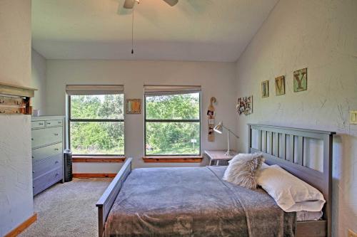 Waterfront Cedar Creek Lake House W / 4 Kayaks! - thumb 3