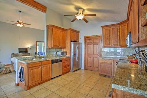 Waterfront Cedar Creek Lake House W / 4 Kayaks! - thumb 6