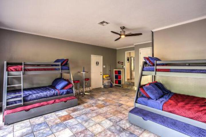 Star Harbor Lake House W / Dock Deck & 2 Boat Lifts - thumb 5