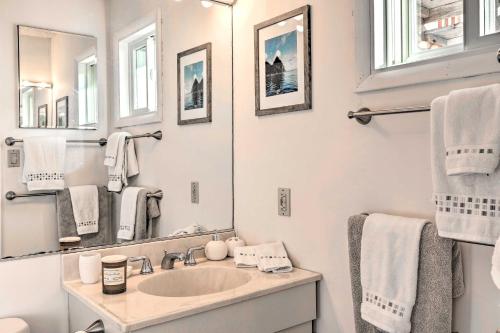 NEW Modern Montauk Condo W / Pool Access+Ocean View - thumb 3