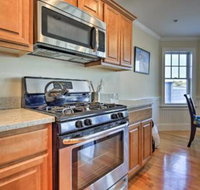 Chatham Townhome w / Deck Near Beaches & Town - Hotels Find