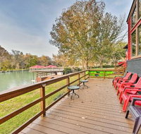 Guadalupe Riverfront House w / Private Dock - Hotels Find