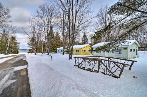 Welcoming Cabin Nestled On Lake Charlevoix! - thumb 6