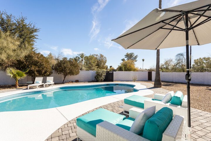 New Listing! Modern 3324 Square Foot Getaway W / Pool 5 Bedroom Home - thumb 2