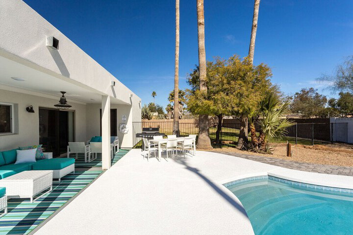 New Listing! Modern 3324 Square Foot Getaway W / Pool 5 Bedroom Home - thumb 1