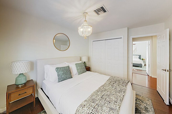 New Listing! Stylish Getaway W / Private Pool 3 Bedroom Home - thumb 7