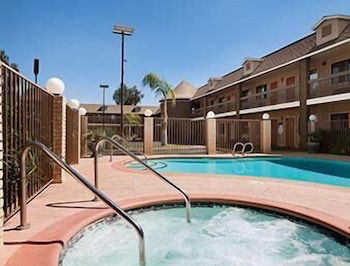 Super 8 By Wyndham Bakersfield South CA - thumb 2