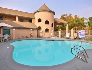 Super 8 By Wyndham Bakersfield South CA - thumb 1