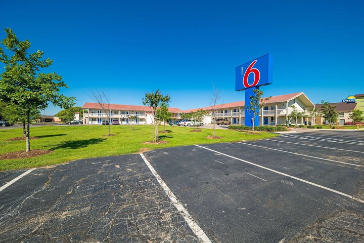 Motel 6 Dallas, TX - Farmers Branch - thumb 3
