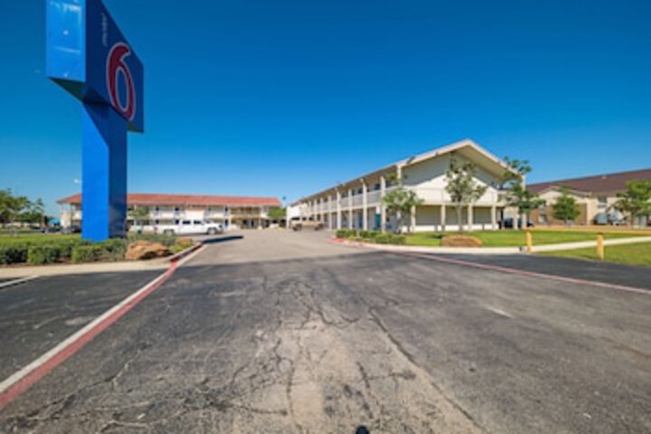 Motel 6 Dallas, TX - Farmers Branch - thumb 0