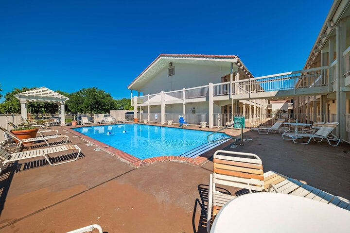 Motel 6 Dallas, TX - Farmers Branch - thumb 5