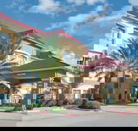 La Quinta Inn  Suites by Wyndham Bay City - Hotels Find