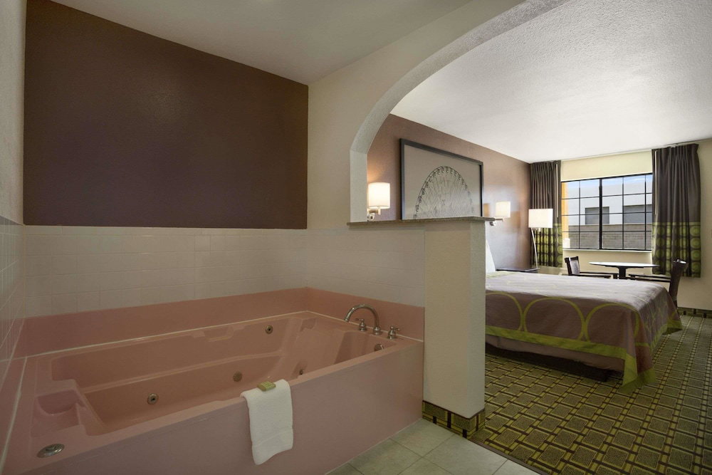 Super 8 By Wyndham Grand Prairie Southwest - thumb 5