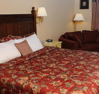 Pike's Waterfront Lodge - Hotels Find
