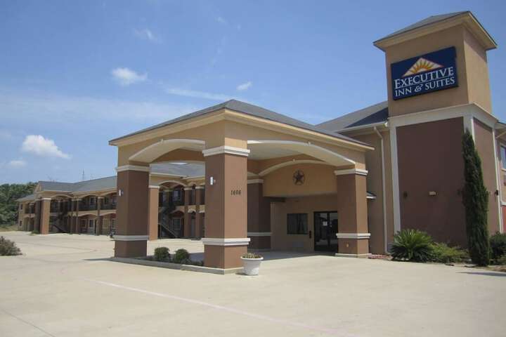 Executive Inn & Suites - thumb 2