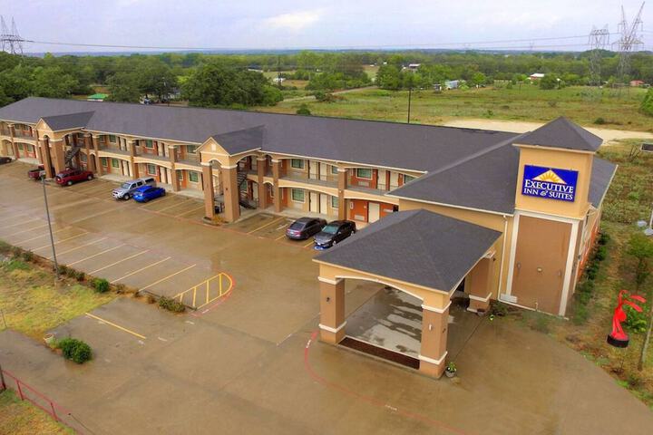 Executive Inn & Suites - thumb 1