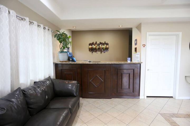 Executive Inn & Suites - thumb 5