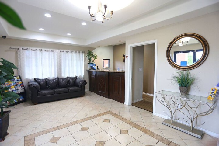 Executive Inn & Suites - thumb 6