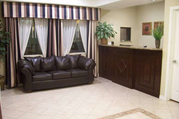 Executive Inn & Suites - thumb 7