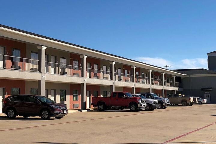 Executive Inn & Suites Joaquin - thumb 3