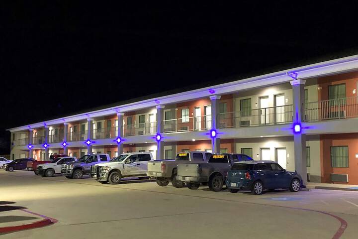 Executive Inn & Suites Joaquin - thumb 1