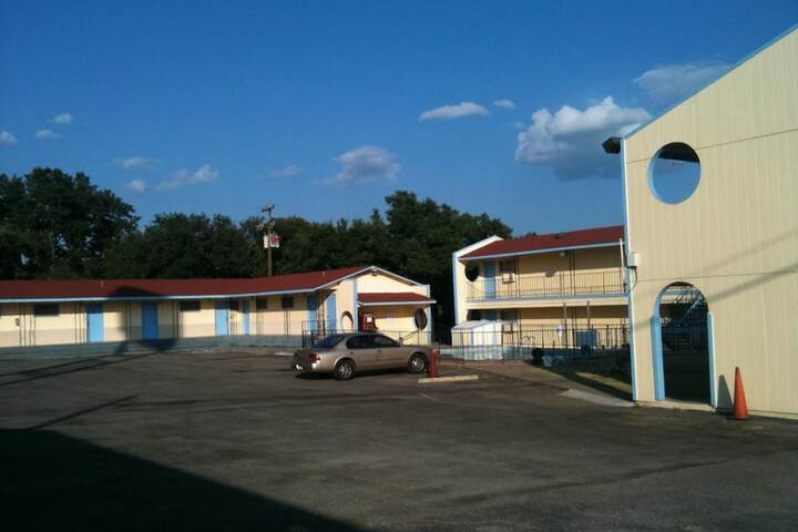 Hill Country Inn - thumb 3