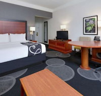 La Quinta Inn & Suites by Wyndham Dallas North Central - Hotels Find