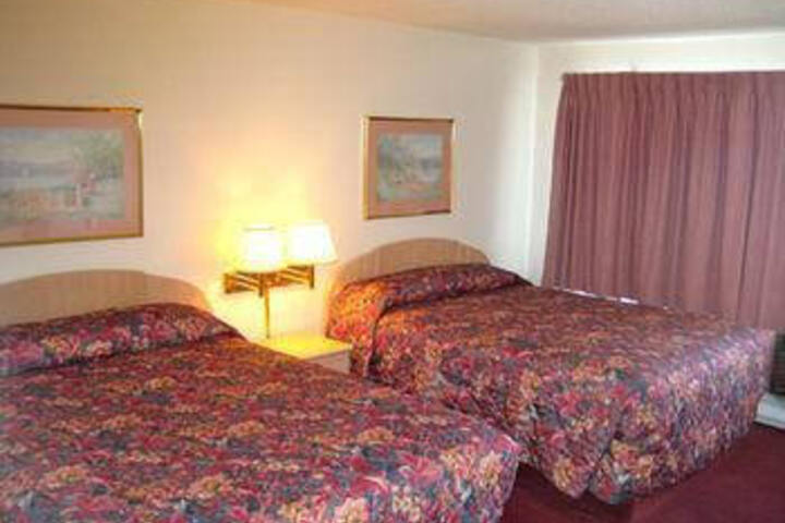 Sandstone Inn & Airport Parking - thumb 4