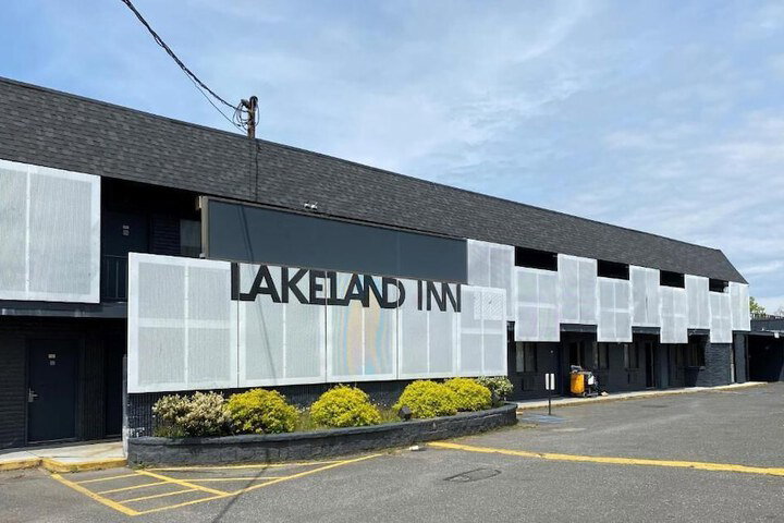 Lakeland Inn - thumb 1