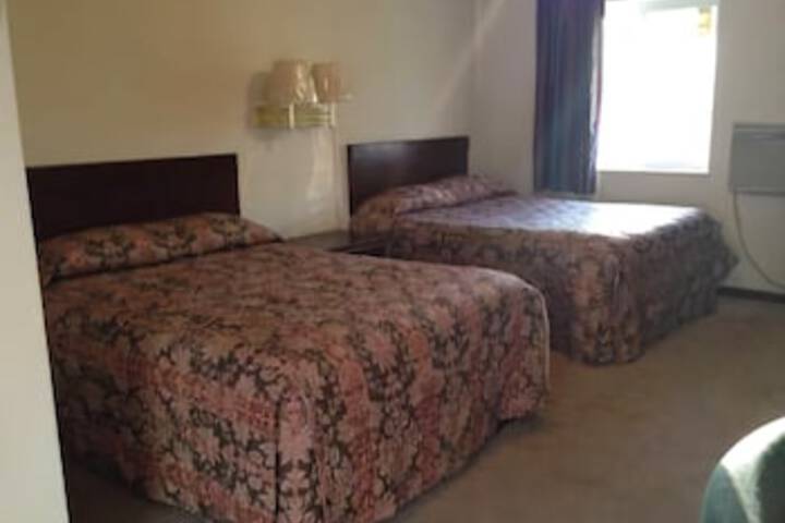 Colonial Village Motel - thumb 2