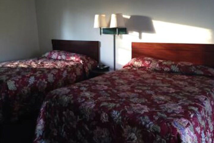 Colonial Village Motel - thumb 1