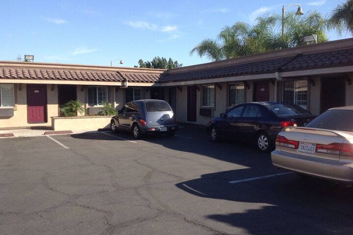 Palms Motel - thumb 1