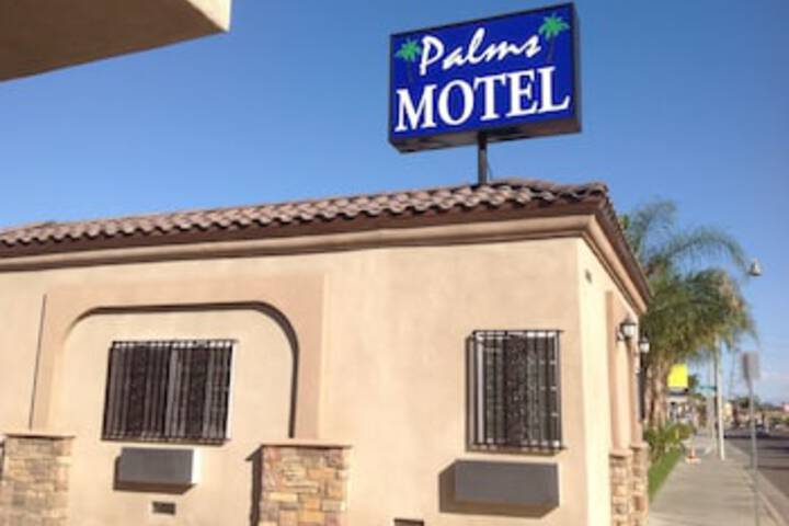 Palms Motel - thumb 0