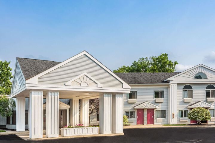 Days Inn By Wyndham Tiffin - thumb 1