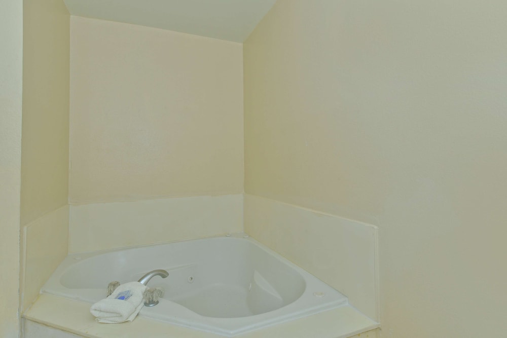 Americas Best Value Inn & Suites Haltom City Ft. Worth - thumb 6