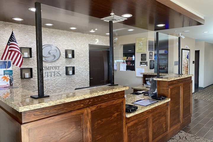 Comfort Suites West Omaha - thumb 4