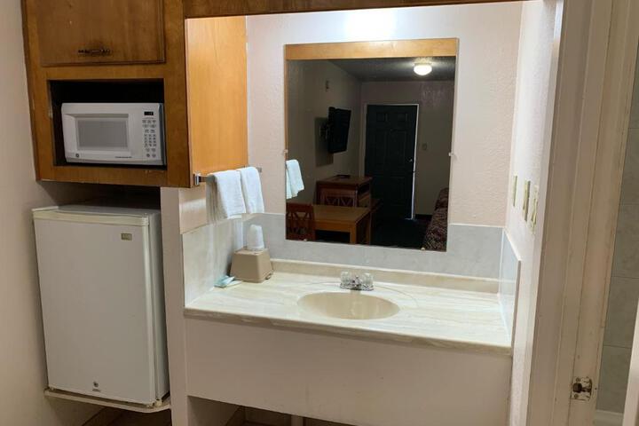 Regency Inn Jewett - thumb 2