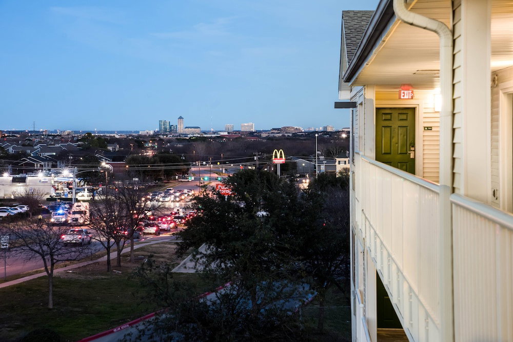 HomeTowne Studios By Red Roof Dallas - Irving - thumb 6