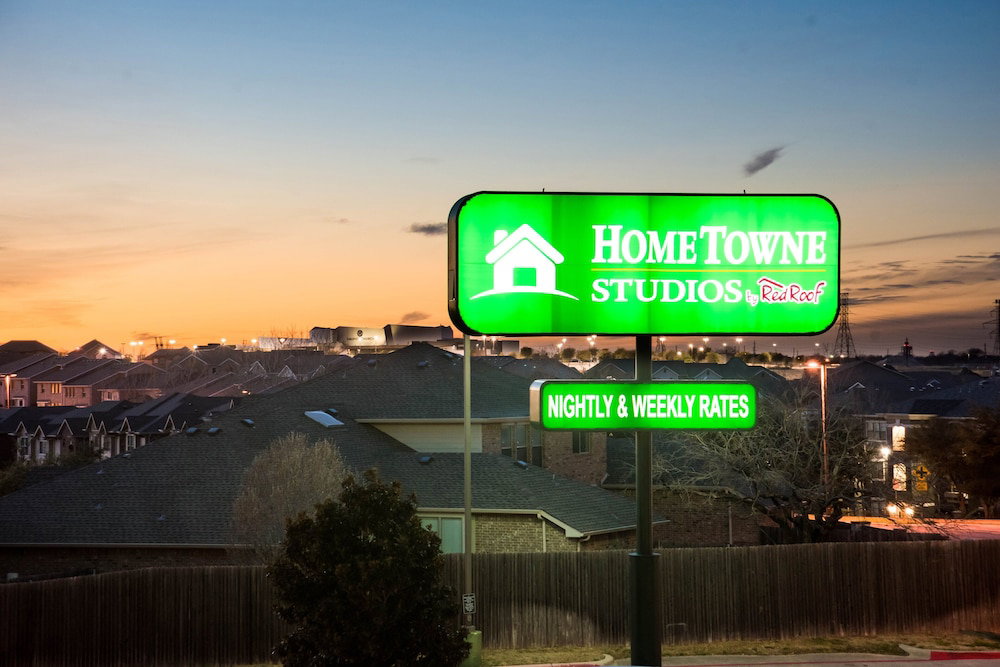 HomeTowne Studios By Red Roof Dallas - Irving - thumb 4