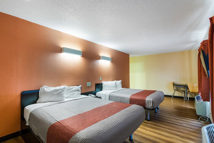 Motel 6 Libertyville, IL - thumb 4